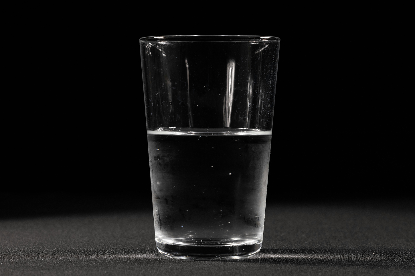 Voda VS Voda sa elektrolitima: Kada čista voda nije dovoljna?